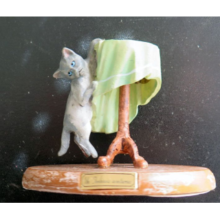 Figurine de Chat en résine : Un Tonkinois aventureux