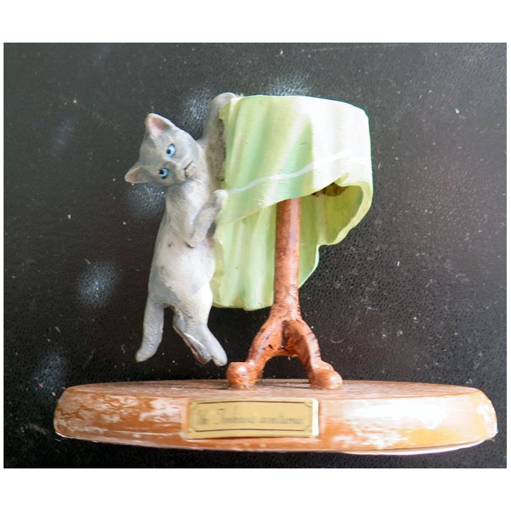 Figurine de Chat en résine : Un Tonkinois aventureux
