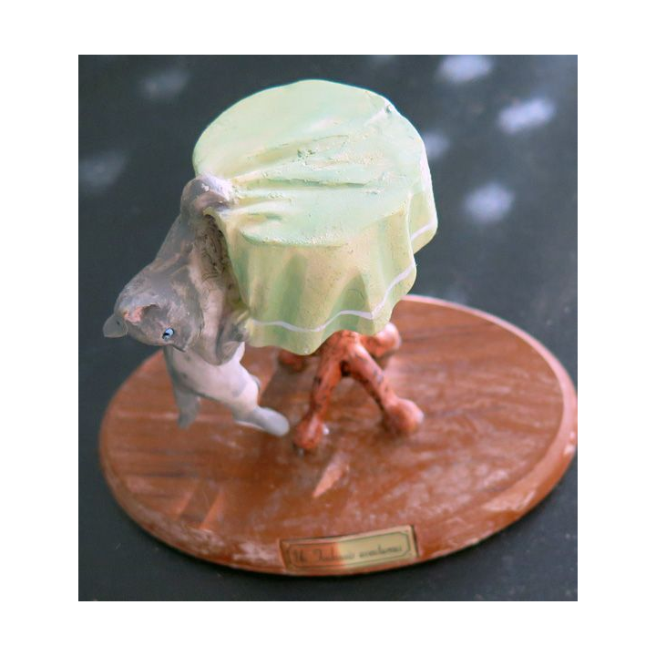 Figurine de Chat en résine : Un Tonkinois aventureux