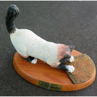Figurine de Chat en résine : Le Chat manucure