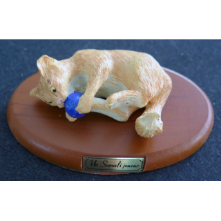 Figurine de Chat en résine : Un Somali joueur