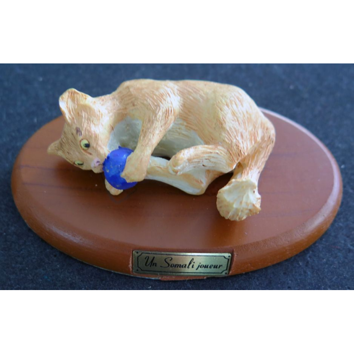 Figurine de Chat en résine : Un Somali joueur