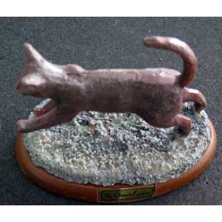 Figurine de Chat en résine : Un Oriental pressé