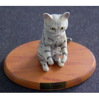 Figurine de Chat en résine : Le Chat écureuil