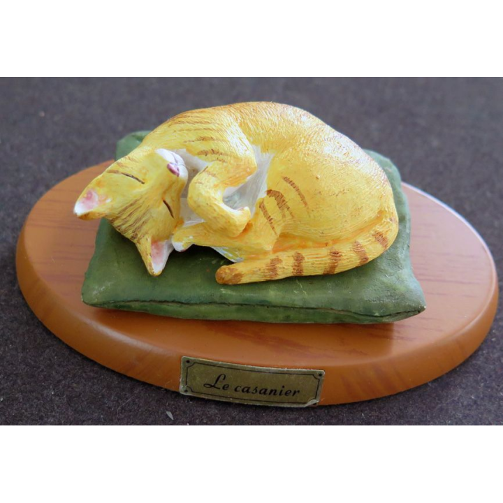 Figurine de Chat en résine : Le casanier