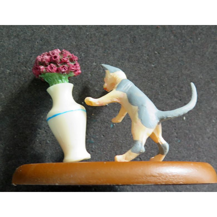 Figurine de Chat en résine :Un sphynx maladroit