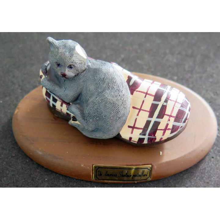 Figurine de Chat en résine :Un american shorthair pantouflard