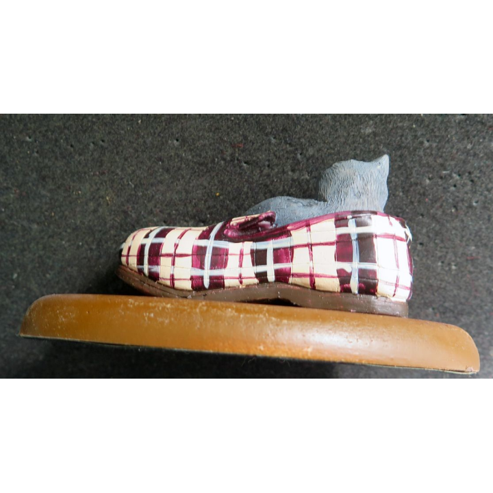 Figurine de Chat en résine :Un american shorthair pantouflard