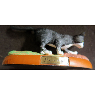 Figurine de Chat en résine : Propre et net