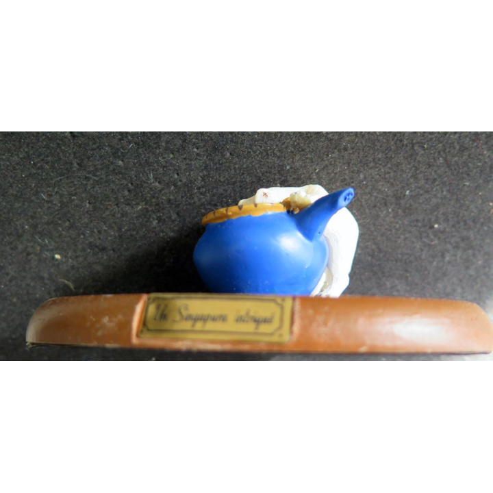 Figurine de Chat en résine : Un Singapura intrigué