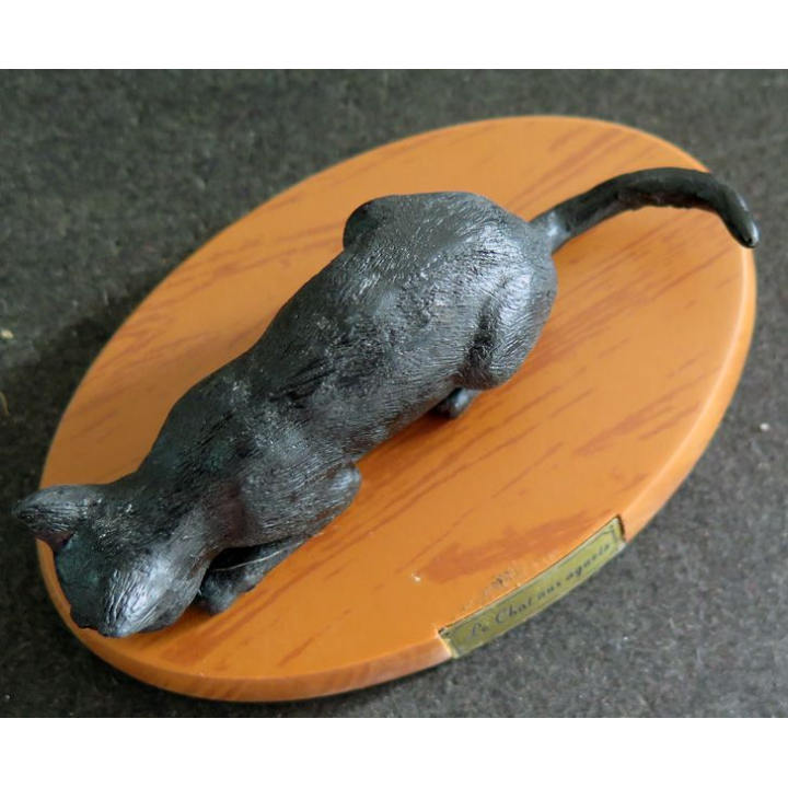 Figurine de Chat en résine : Le chat aux aguets
