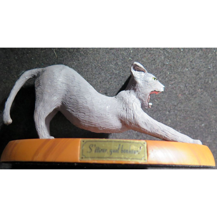 Figurine de Chat en résine : S'étirer, quel bonheur !