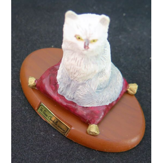 Figurine de Chat en résine : Un Persan  Chinchilla casanier
