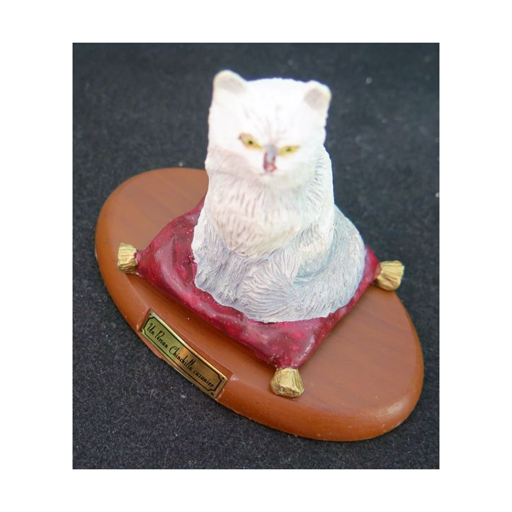 Figurine de Chat en résine : Un Persan  Chinchilla casanier