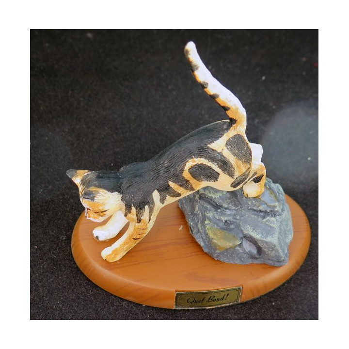 Figurine de Chat en résine : Quel Bond
