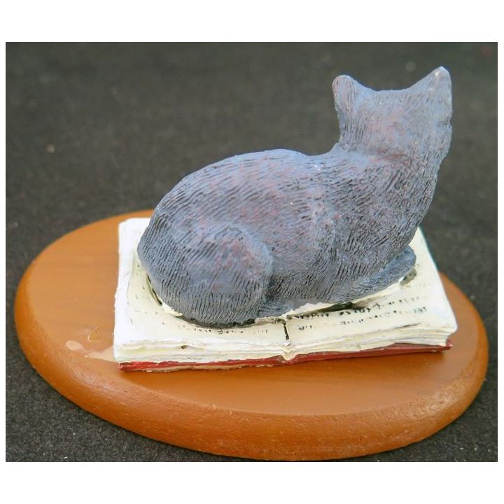 Figurine de Chat en résine : Un Chartreux cultivé