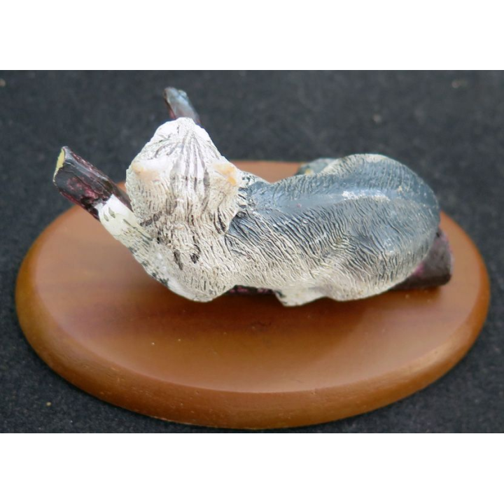 Figurine de Chat en résine : Un maine coon indépendant