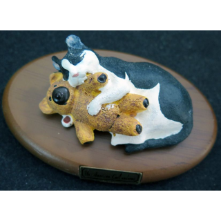 Figurine de Chat en résine : Un American Curl endormi