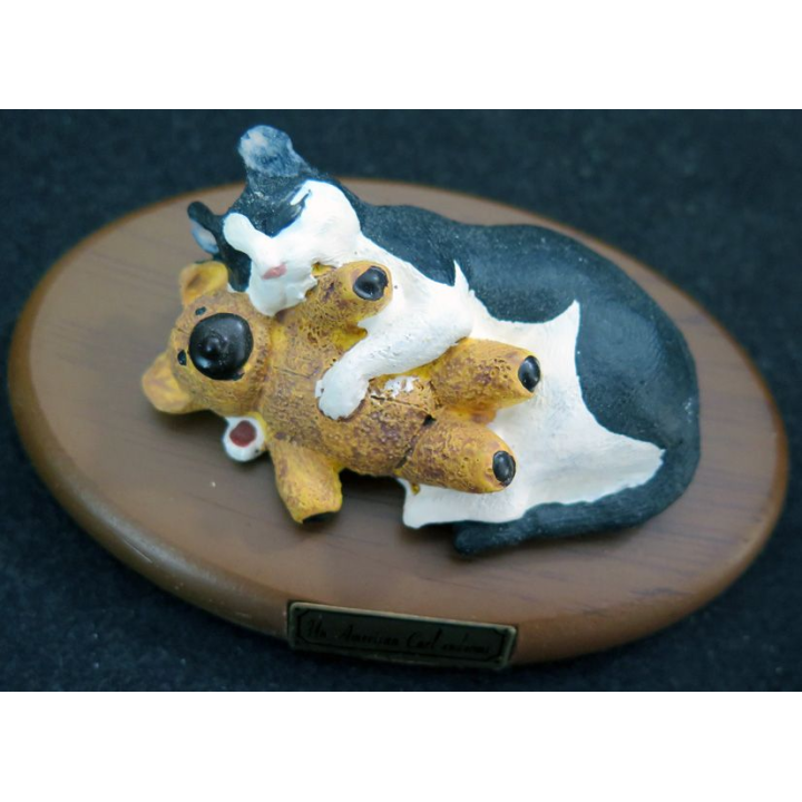 Figurine de Chat en résine : Un American Curl endormi