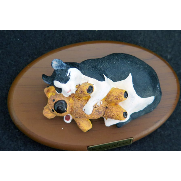 Figurine de Chat en résine : Un American Curl endormi