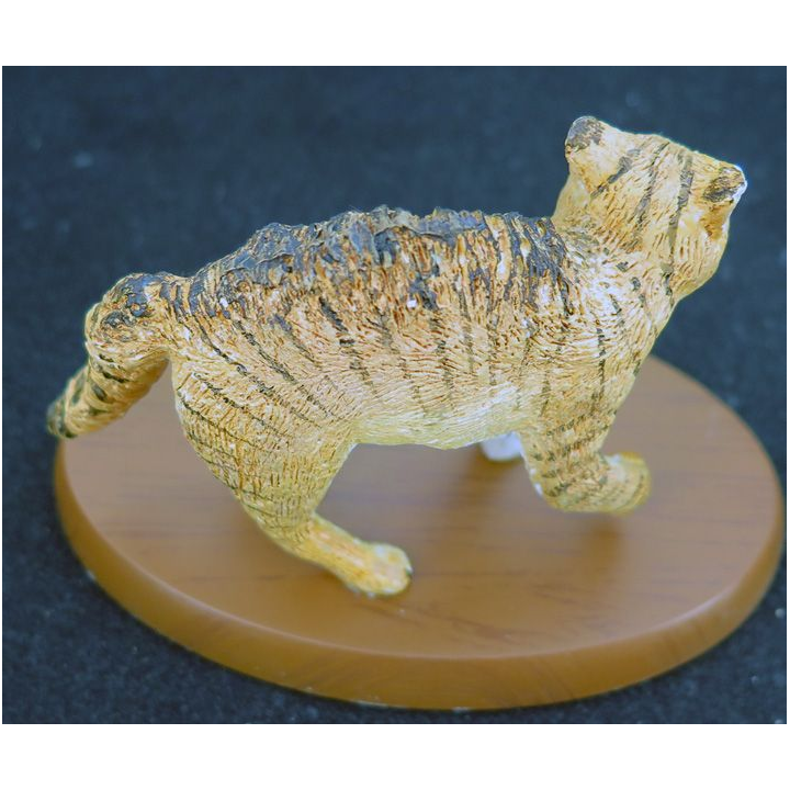 Figurine de Chat en résine :La Marche en crabe
