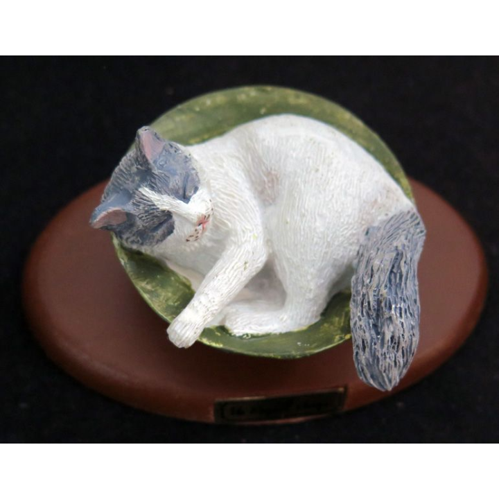 Figurine de Chat en résine : Un Ragdoll alangui