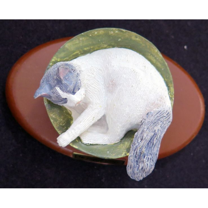 Figurine de Chat en résine : Un Ragdoll alangui