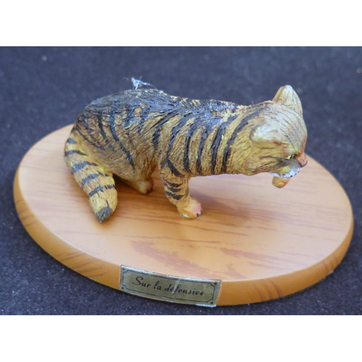 Figurine de Chat en résine : Sur la défensive