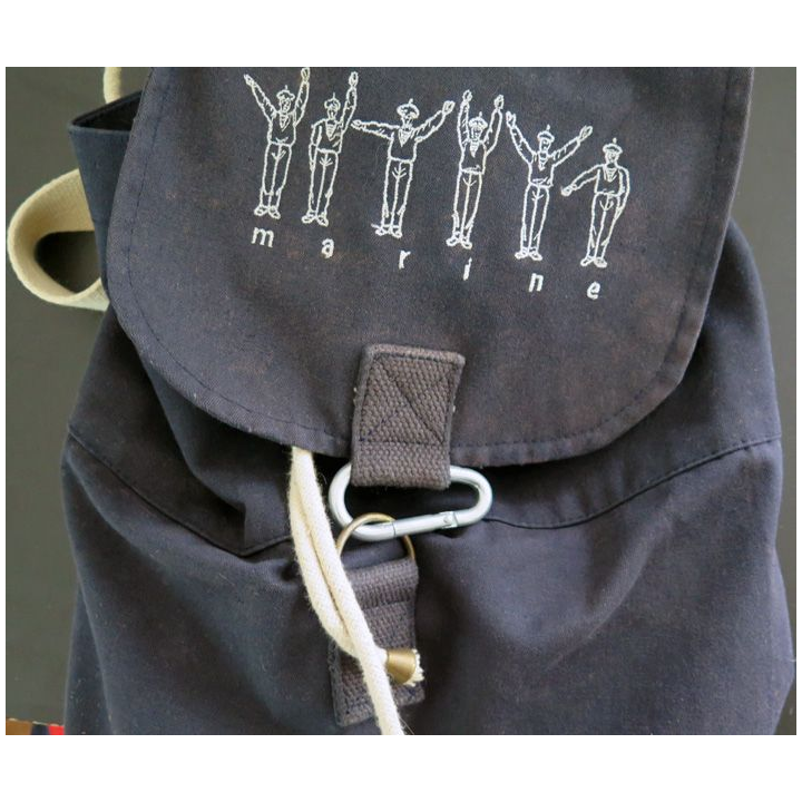 Petit sac à dos  de la marine avec mousqueton de fermeture