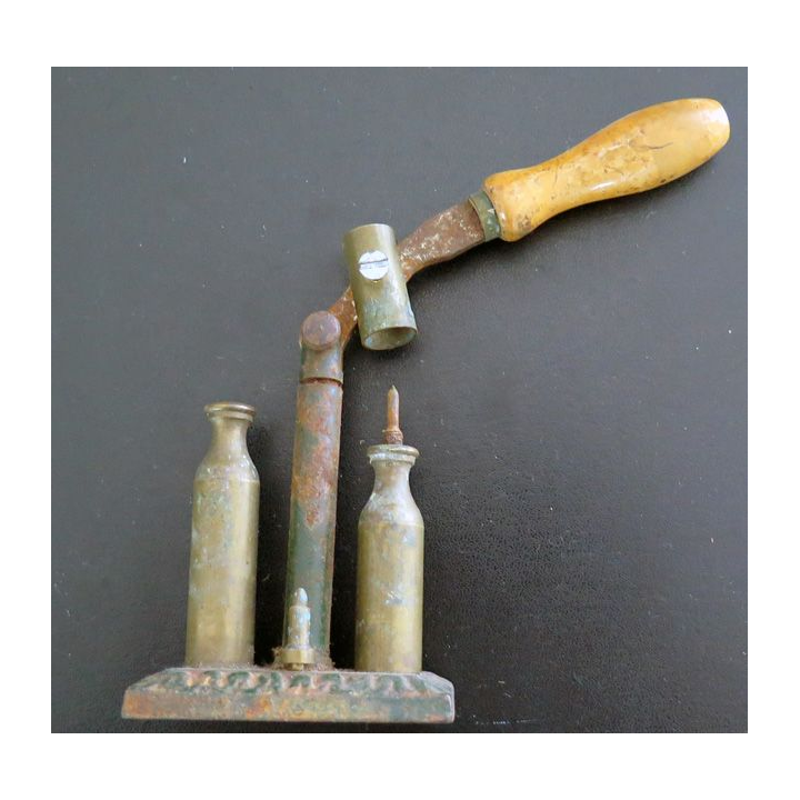 Accessoire pour amorcer et désamorcer des cartouches 10 x 5 cm