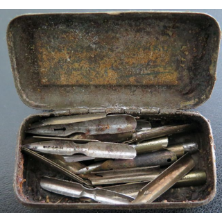 Petite boite de 32 plumes de différents modèles (Blanzy, Sergent-major ...)