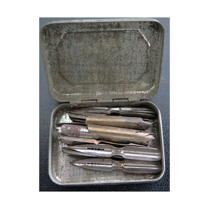 Petite boite Baignol et Farjon comprenant 25 plumes de différents modèles