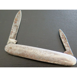 Couteau de poche argenté type cure ongle 8 cm de long