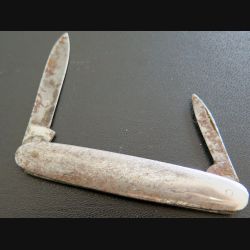 Couteau de poche argenté type cure ongle 8 cm de long
