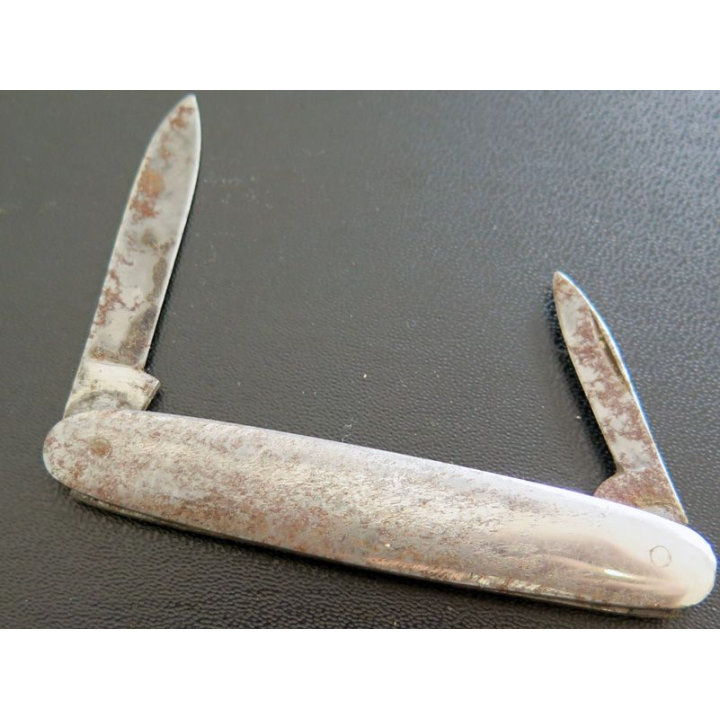 Couteau de poche argenté type cure ongle 8 cm de long