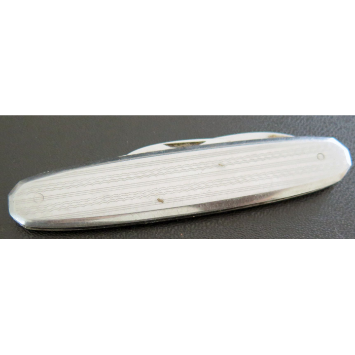 Couteau de poche argenté type cure ongle 8 cm de long