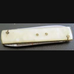 Petit cure ongle en nacre 6,2 cm