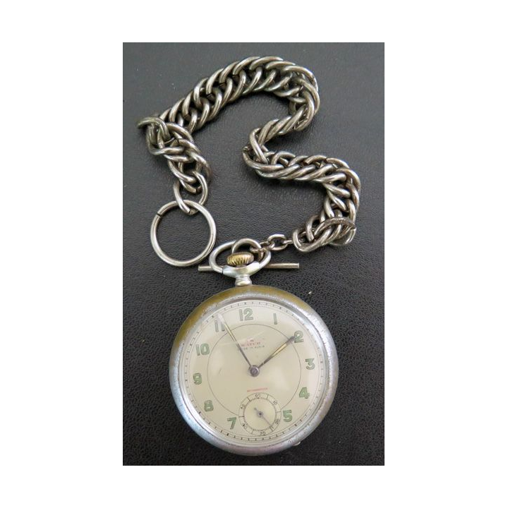  :montre à gousset en argent qui fonctionne avec chaine en métal.