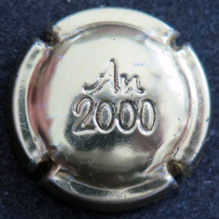Capsule Muselet de bouteille de champagne GENERIQUE n° 623 An 2000 Or estampée