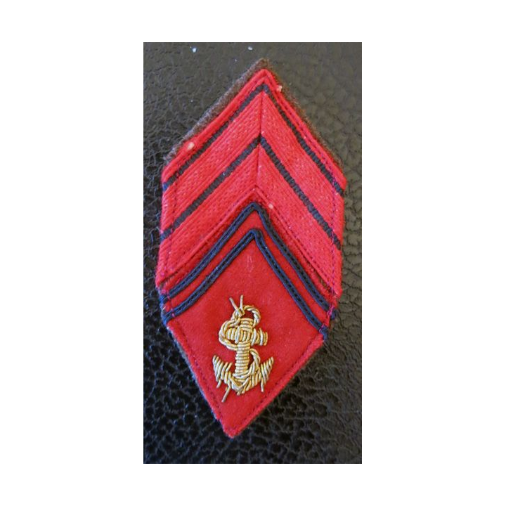 LOSANGE DE BRAS MODÈLE 45 :  Brigadier ADL de l'Artillerie coloniale ou de marine