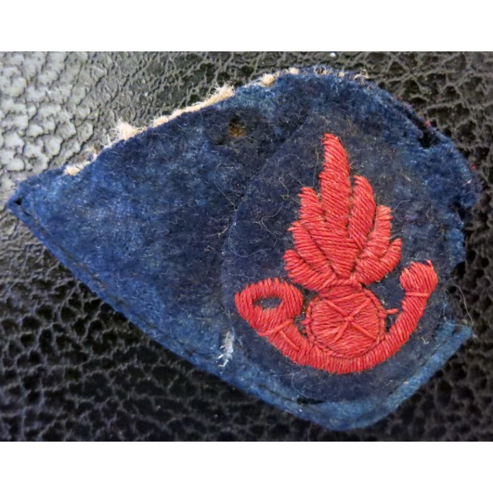 PATTE DE COL : Ecusson de col des Douanes période avant 1945