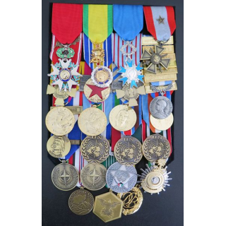 FRANCE : Placard de sous officier des Troupes de Marine de 23 décorations