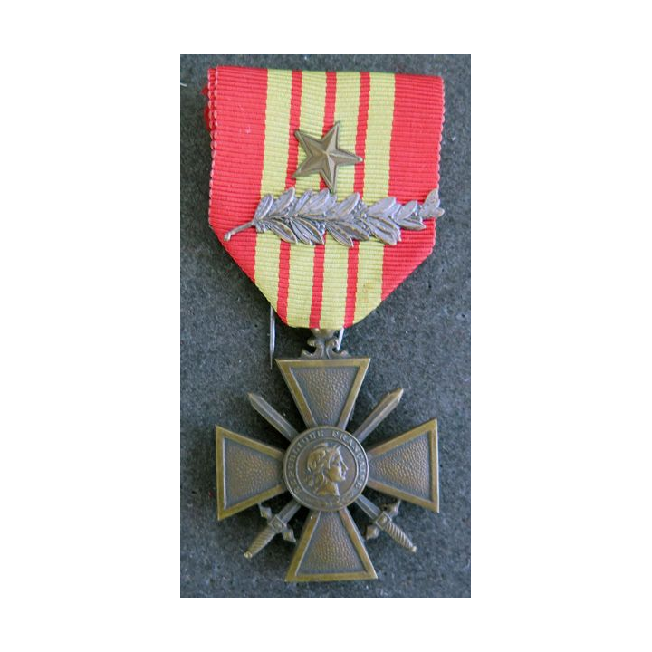FRANCE : Croix de guerre 1939-1940 avec un ruban type Giraud palme et clou