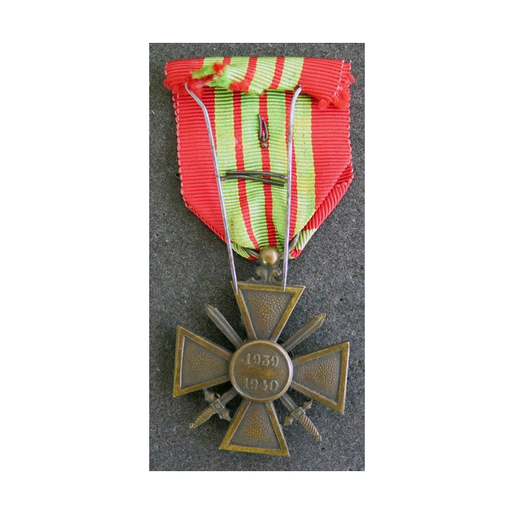FRANCE : Croix de guerre 1939-1940 avec un ruban type Giraud palme et clou