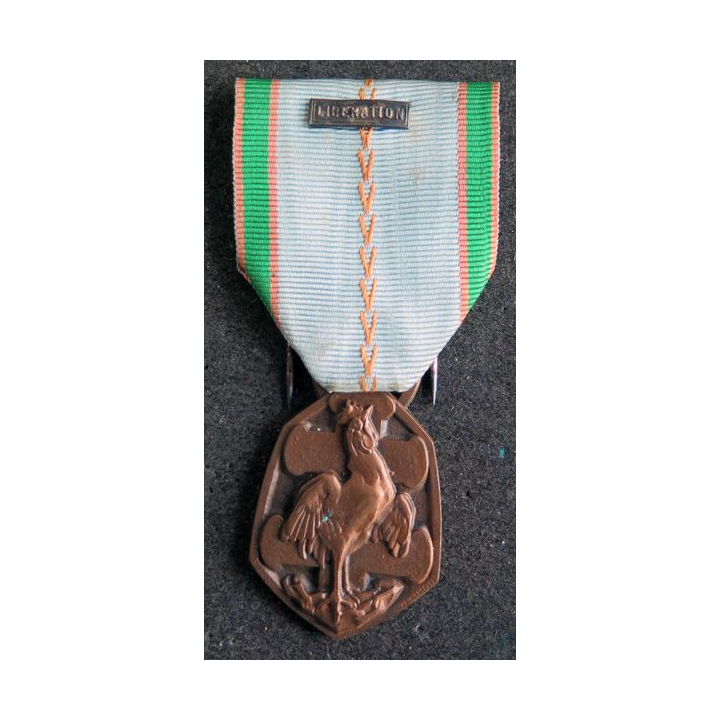 FRANCE : Médaille commémorative 1939-1945 2° guerre mondiale avec agrafe miniature " Libération " 