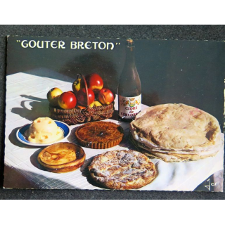 Carte Postale Goûter breton. Reste des crêpes de blé noir