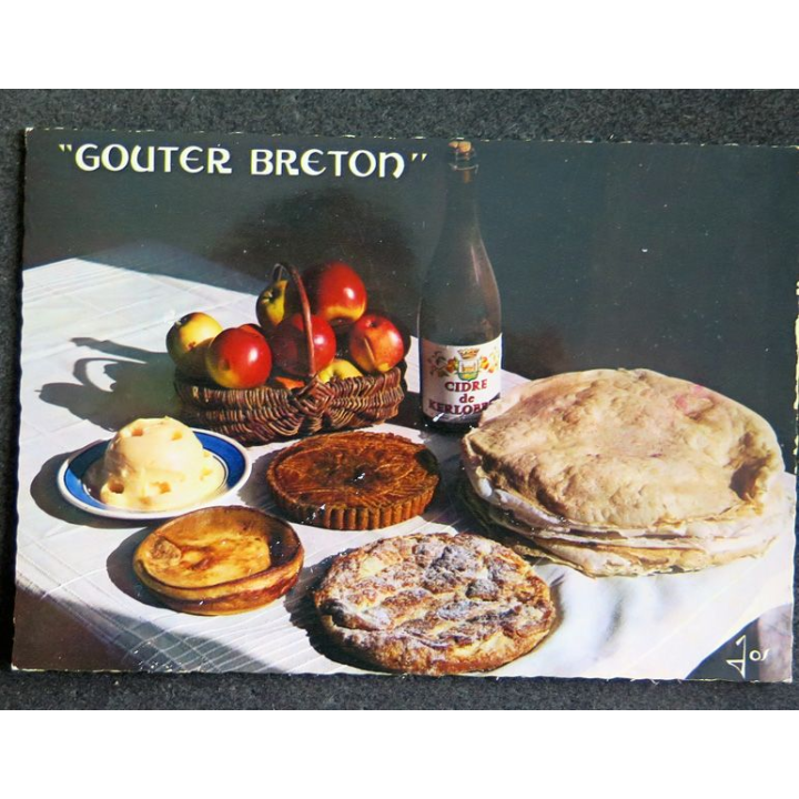 Carte Postale Goûter breton. Reste des crêpes de blé noir