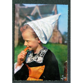 Carte Postale La Bretagne en couleurs Fillette en costume de la Montagne 