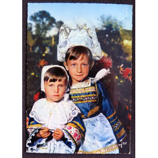 Carte Postale La Bretagne en couleurs Fillette et enfant en costume de la région de Fouesnant Bénodet