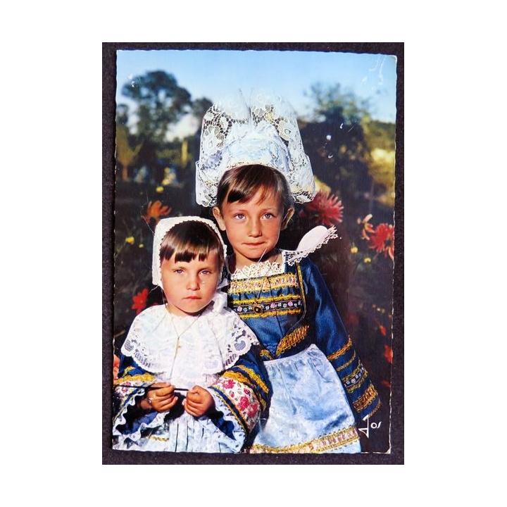 Carte Postale La Bretagne en couleurs Fillette et enfant en costume de la région de Fouesnant Bénodet